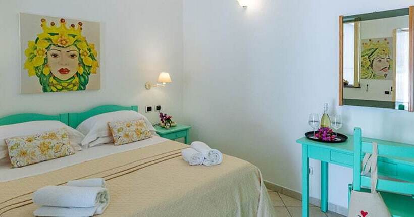 هتل Ossidiana Stromboli Center