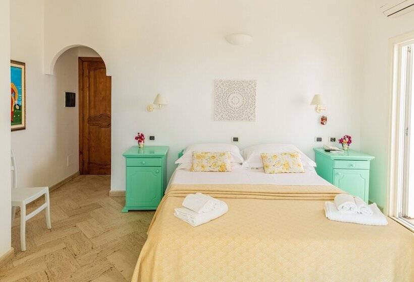 هتل Ossidiana Stromboli Center