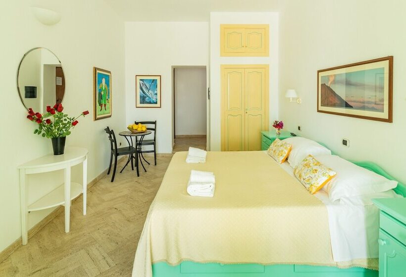 هتل Ossidiana Stromboli Center