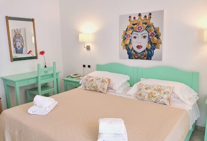 هتل Ossidiana Stromboli Center