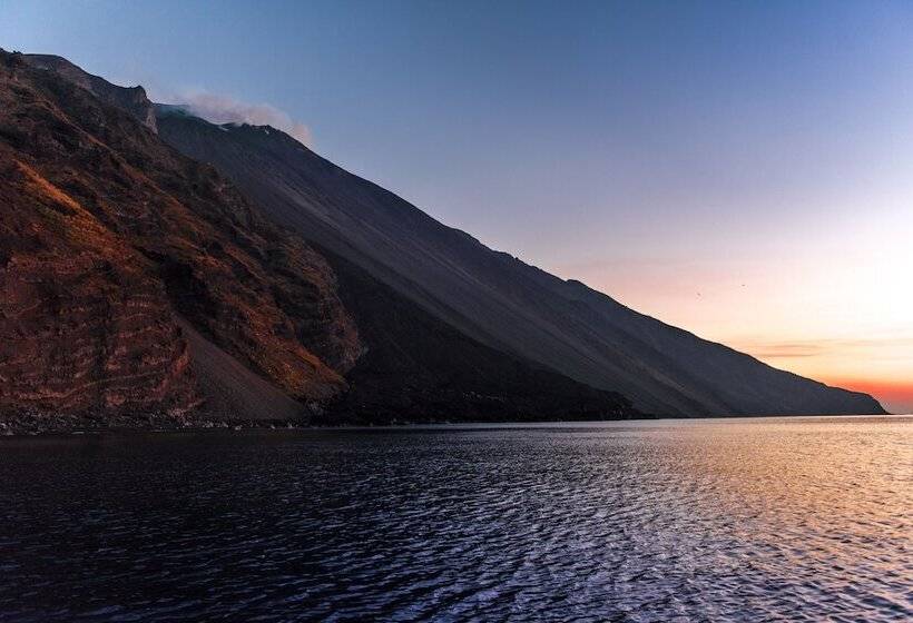 هتل Ossidiana Stromboli Center