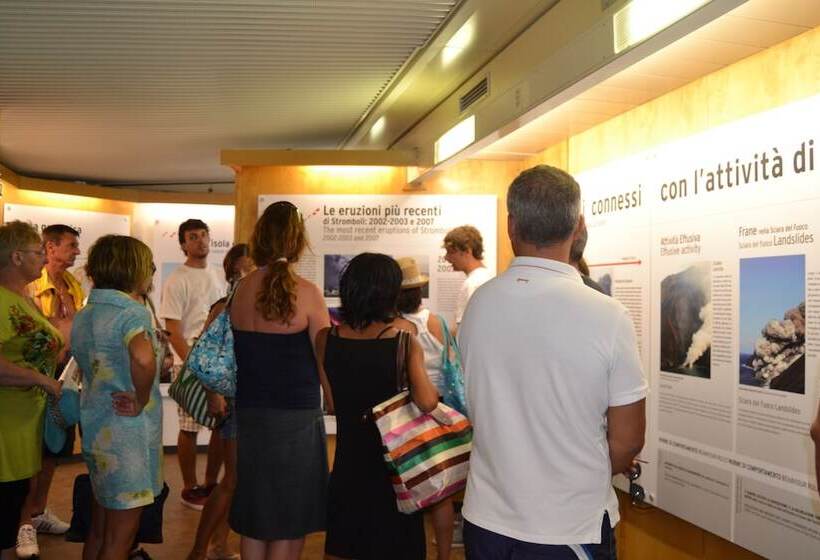 هتل Ossidiana Stromboli Center