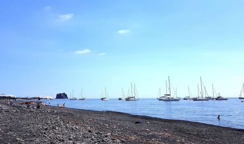 هتل Ossidiana Stromboli Center