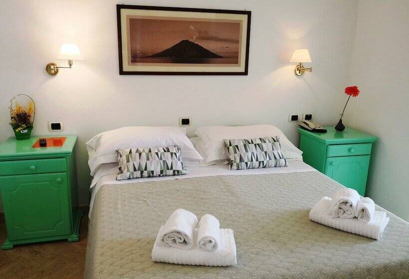 هتل Ossidiana Stromboli Center