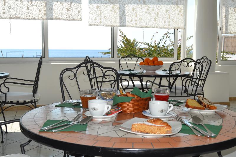هتل Ossidiana Stromboli Center