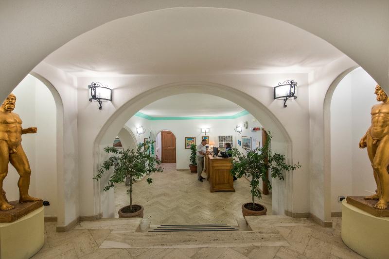 هتل Ossidiana Stromboli Center
