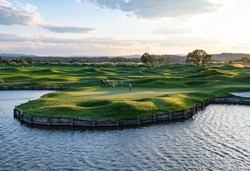 فندق Empordà Golf Resort