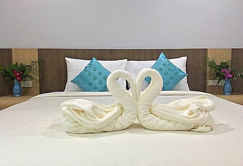 Tonsai Bay Resort