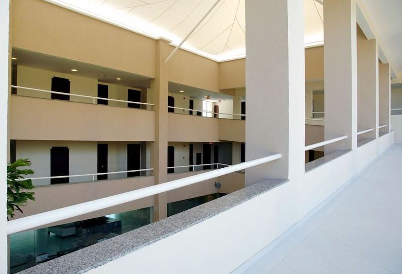 هتل Bahia Plaza