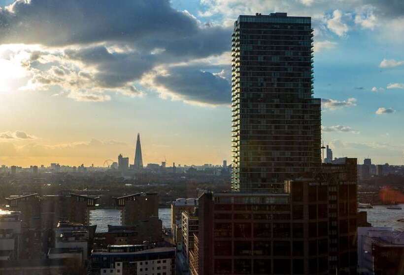 هتل Hilton London Canary Wharf