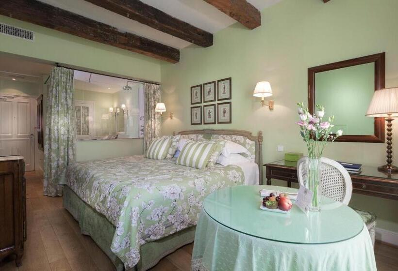 هتل Hôtel De Toiras