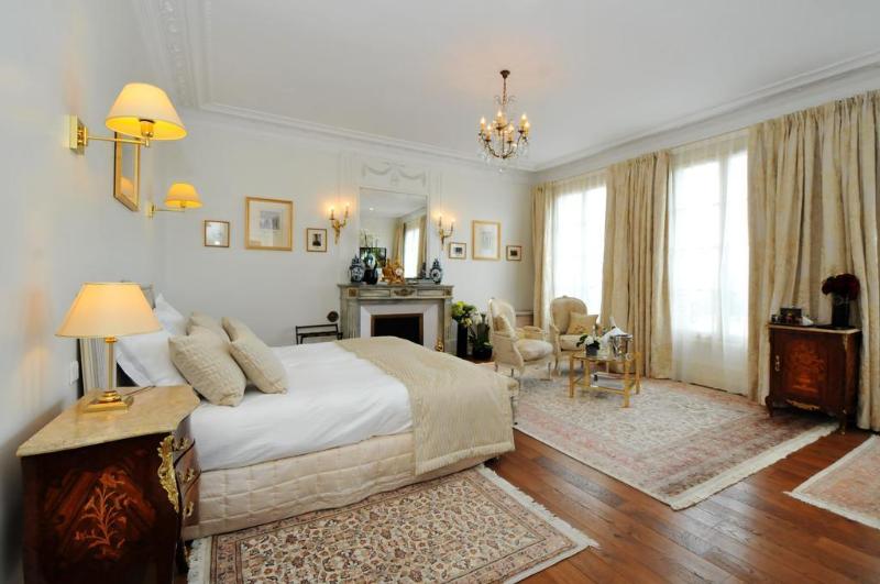 هتل Hôtel La Villa Eugene