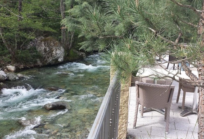 هتل Les Jardins De La Glaciere