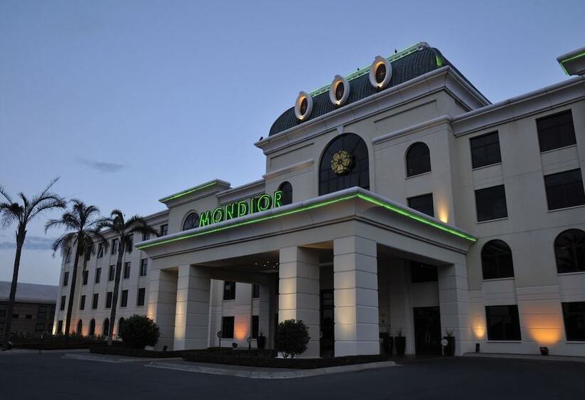 هتل Mondior At Emperors Palace