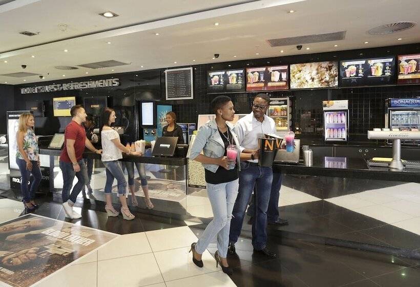 هتل Mondior At Emperors Palace