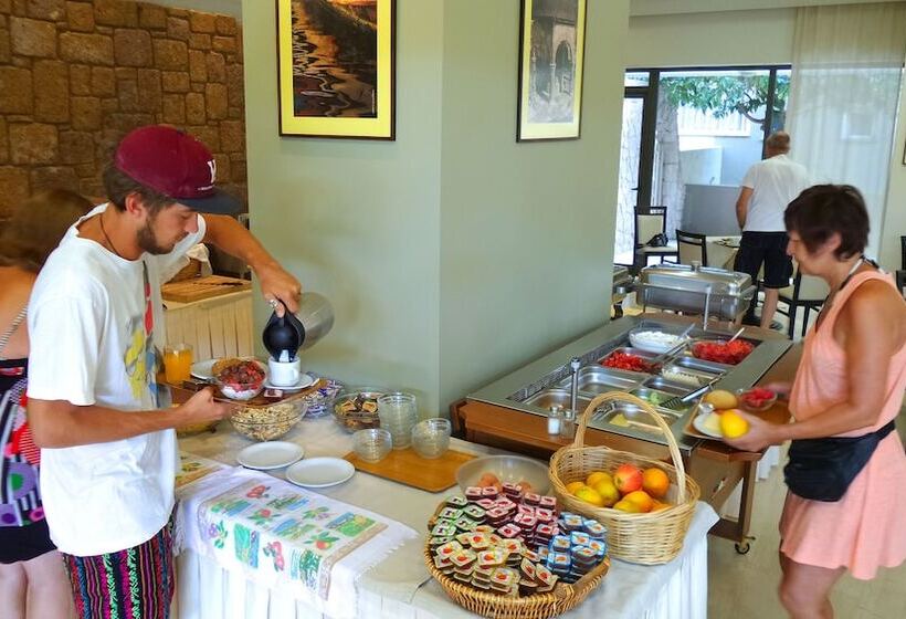 هتل Saint Constantin