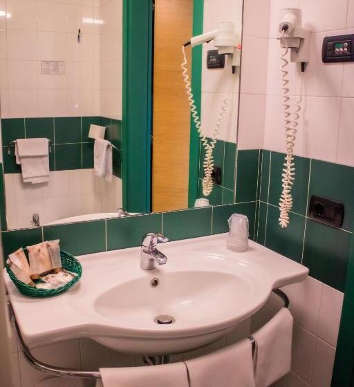 בית מלון כפרי West Point Airport