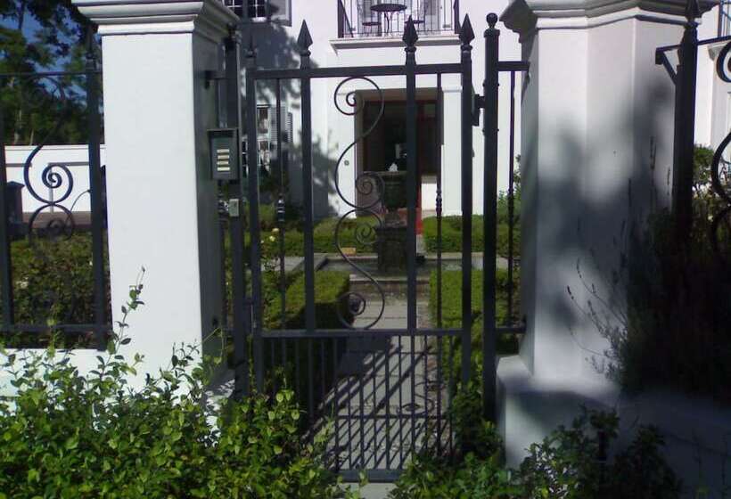 هتل Beauclair Guest Cottage