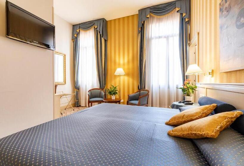 Fotos del hotel Bella Venezia:  18