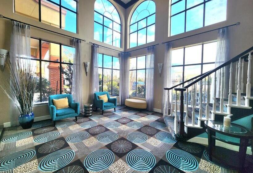 هتل Days Inn & Suites By Wyndham Sam Houston Tollway