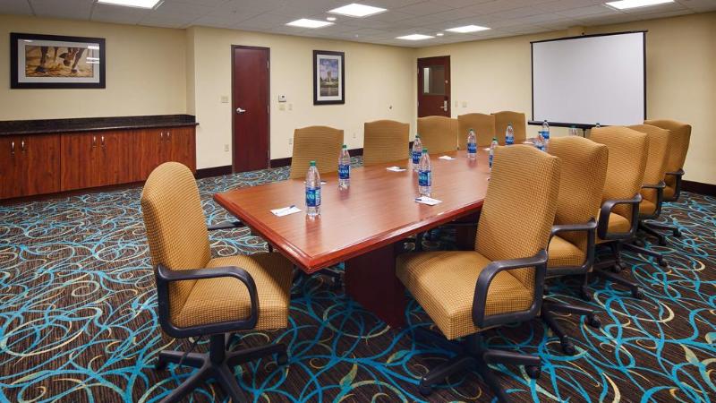 هتل Days Inn & Suites By Wyndham Sam Houston Tollway