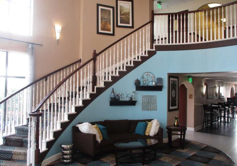 هتل Days Inn & Suites By Wyndham Sam Houston Tollway