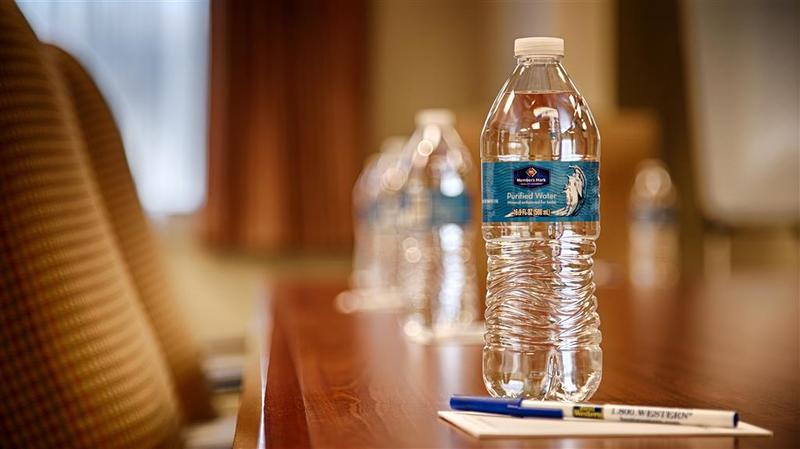 هتل Days Inn & Suites By Wyndham Sam Houston Tollway