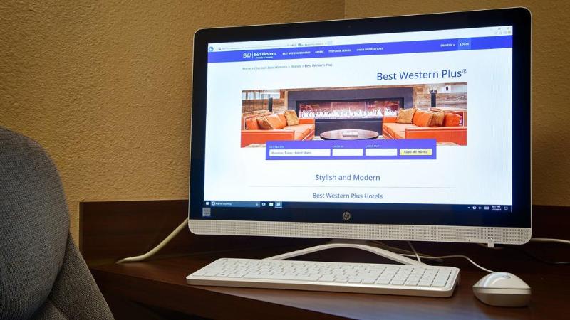 هتل Days Inn & Suites By Wyndham Sam Houston Tollway