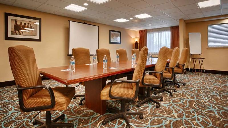 هتل Days Inn & Suites By Wyndham Sam Houston Tollway