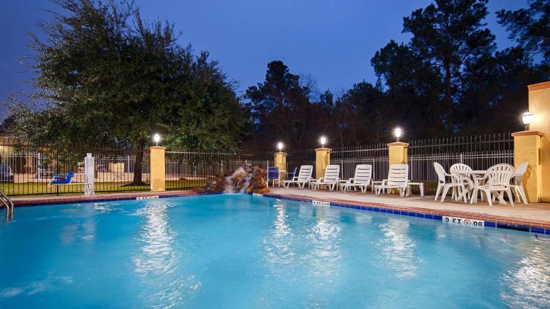 هتل Days Inn & Suites By Wyndham Sam Houston Tollway