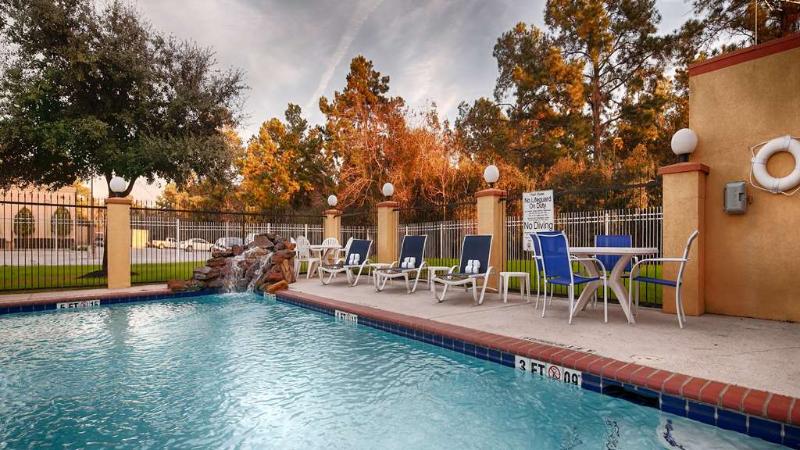 هتل Days Inn & Suites By Wyndham Sam Houston Tollway