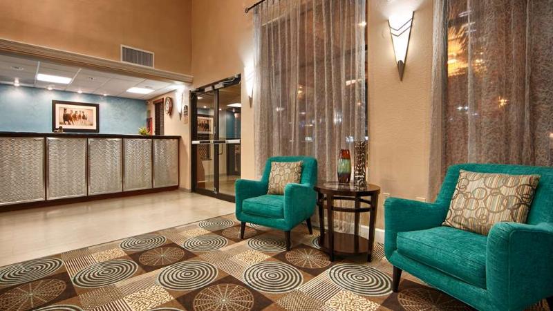 هتل Days Inn & Suites By Wyndham Sam Houston Tollway