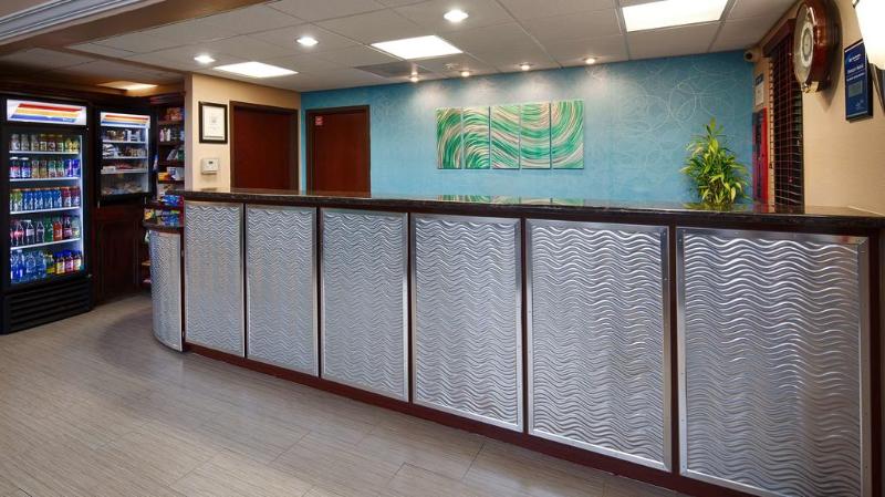 هتل Days Inn & Suites By Wyndham Sam Houston Tollway