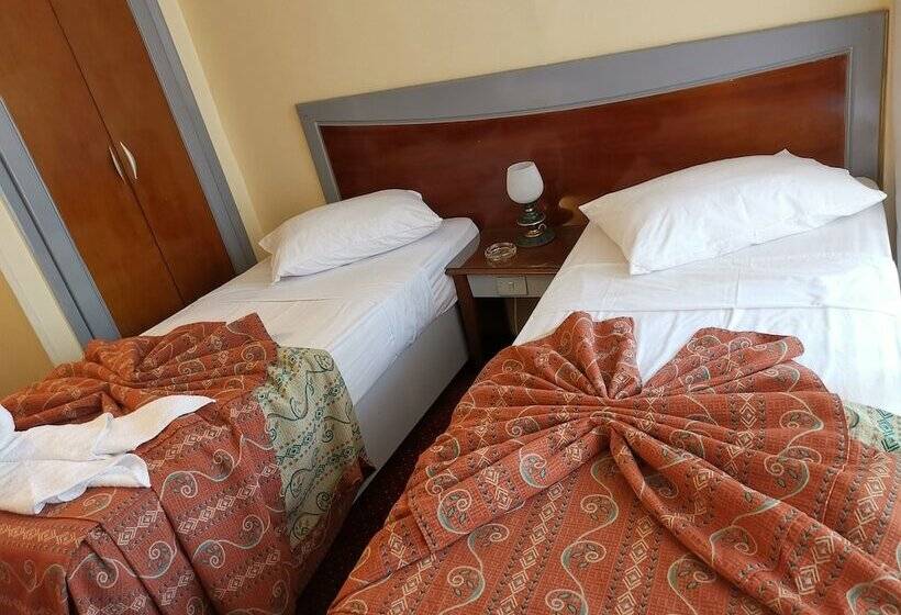 Fotos del hotel Caroline Crillon:  8