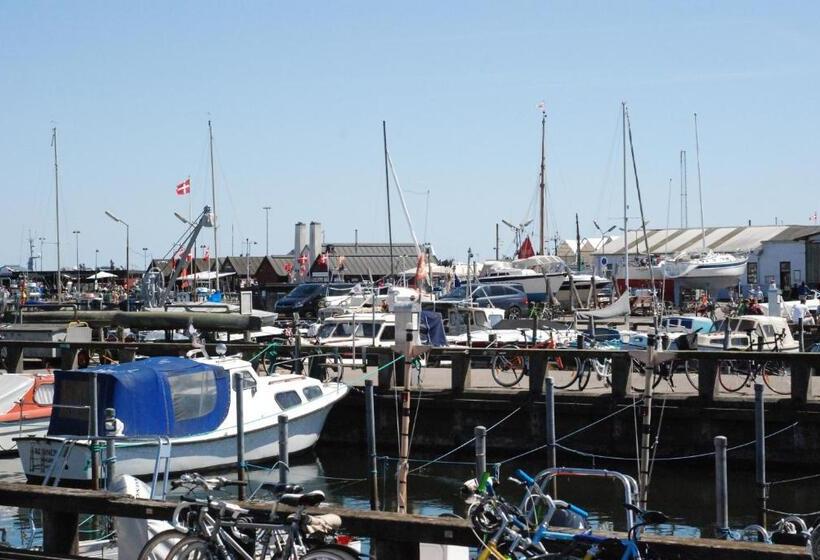 هتل Copenhagen Airport