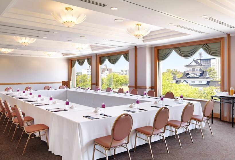 هتل Ana Crowne Plaza Toyama, An Ihg