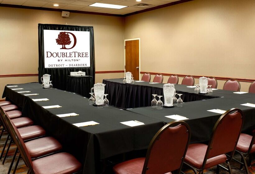 هتل Doubletree By Hilton Detroit  Dearborn