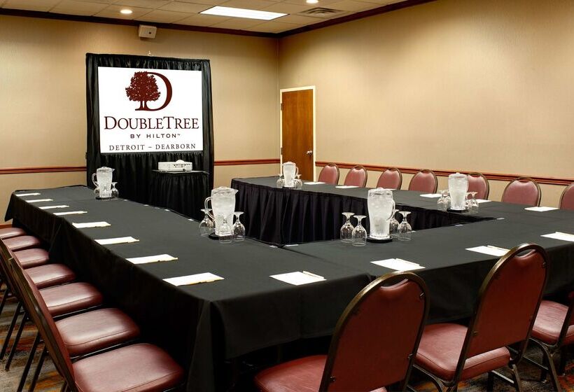 هتل Doubletree By Hilton Detroit  Dearborn