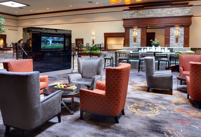 Hotel Doubletree By Hilton Detroit  Dearborn