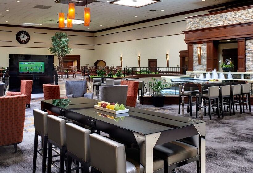 Hotel Doubletree By Hilton Detroit  Dearborn