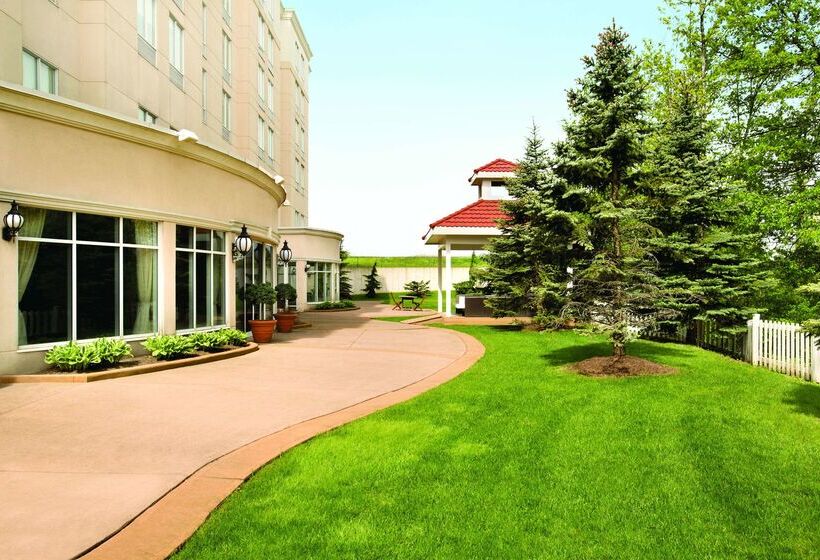 هتل Hilton Garden Inn Niagaraonthelake