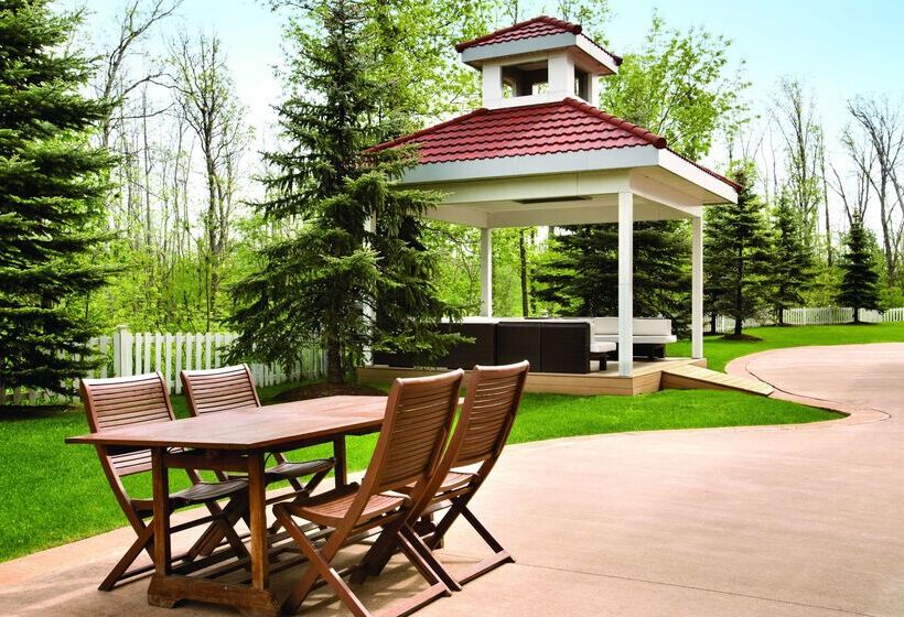 هتل Hilton Garden Inn Niagaraonthelake