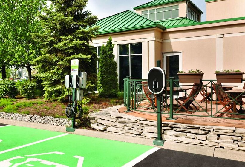 هتل Hilton Garden Inn Niagaraonthelake
