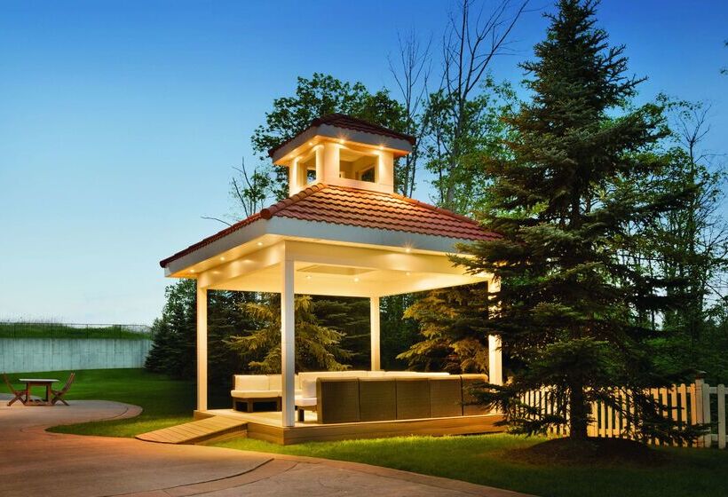 هتل Hilton Garden Inn Niagaraonthelake