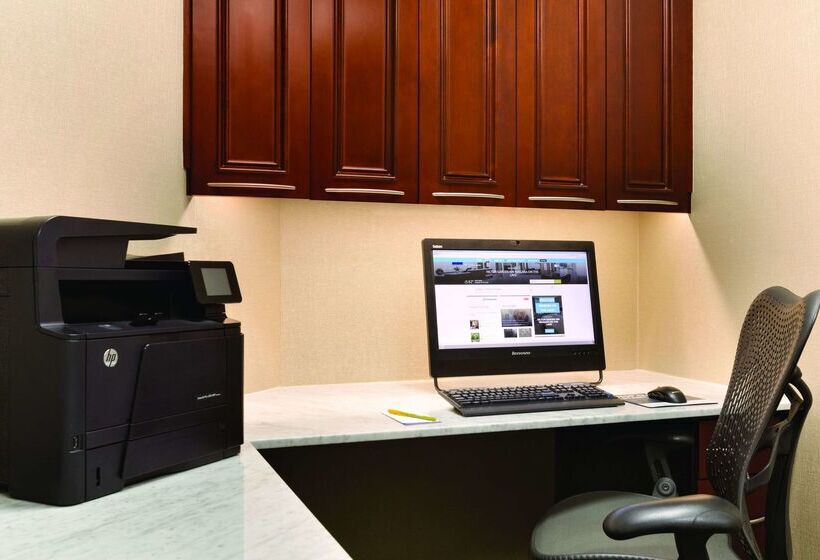 هتل Hilton Garden Inn Niagaraonthelake