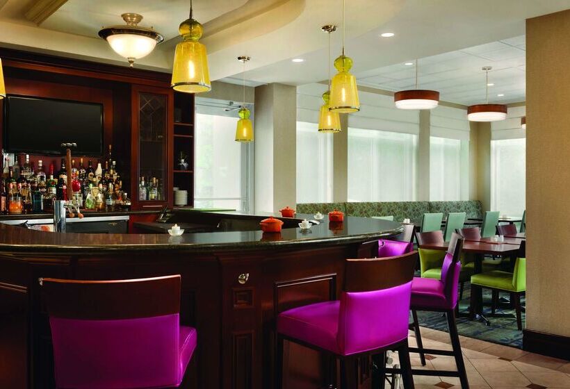 هتل Hilton Garden Inn Niagaraonthelake