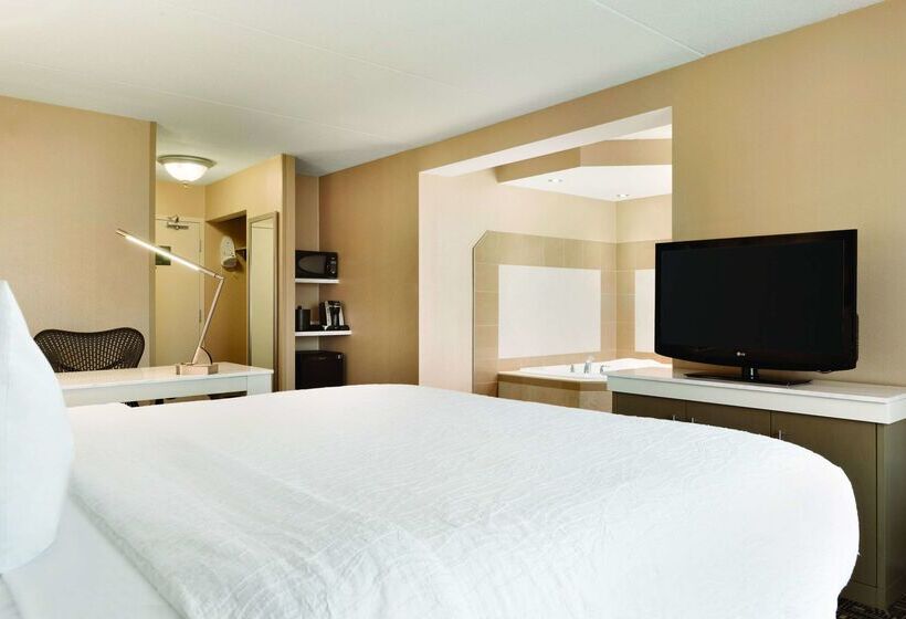 هتل Hilton Garden Inn Niagaraonthelake