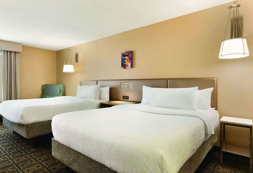 هتل Hilton Garden Inn Niagaraonthelake