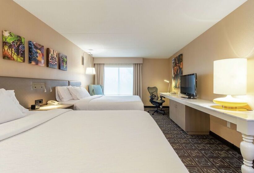 هتل Hilton Garden Inn Niagaraonthelake