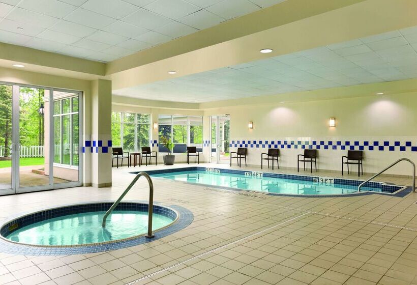 هتل Hilton Garden Inn Niagaraonthelake